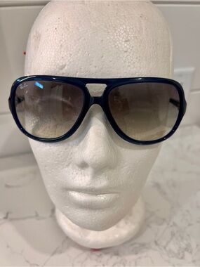 Ray-Ban Navy Blue Pilot Sunglasses with gray Gradient Lenses